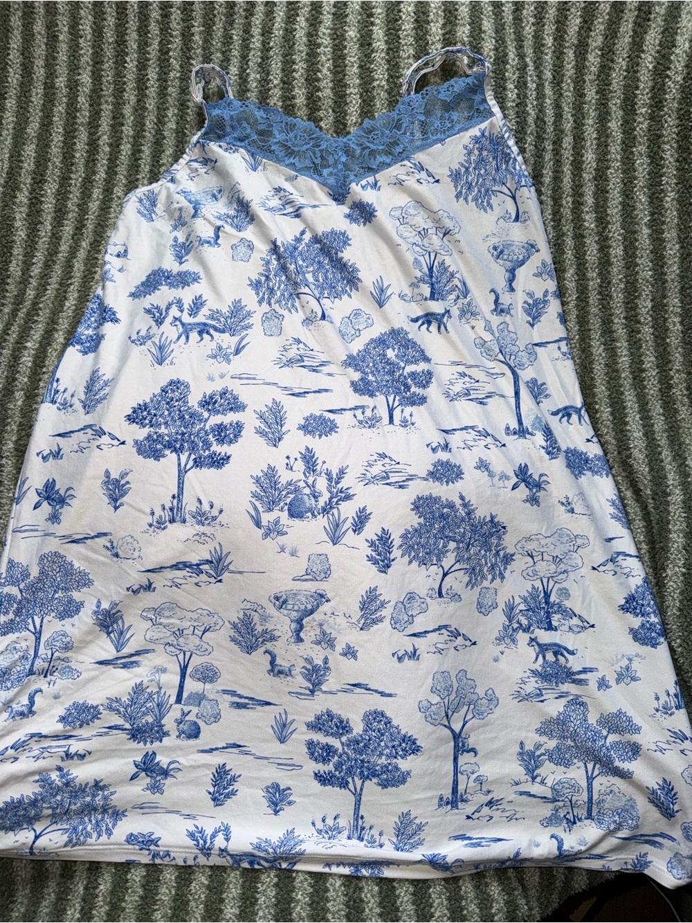 Woman’s pajama set - Picture 6 of 7